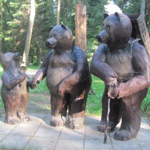 Скульптура три медведя 1